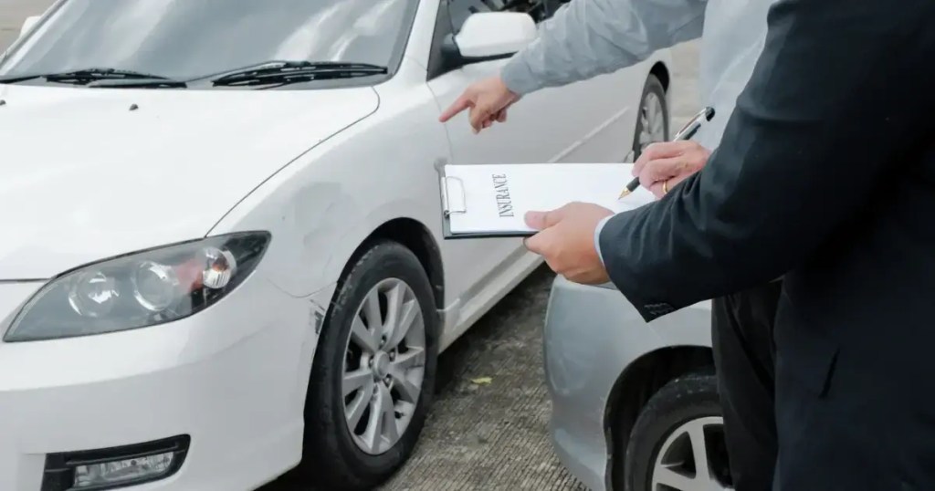 Insurance estimate being written after a fender bender